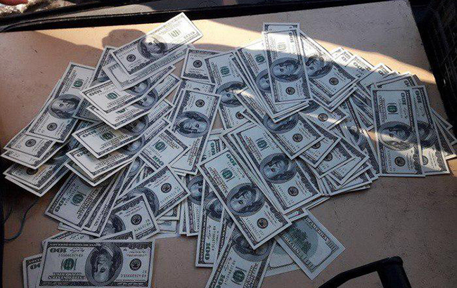 У Київській області посадовців однієї з міськрад викрили на хабарі